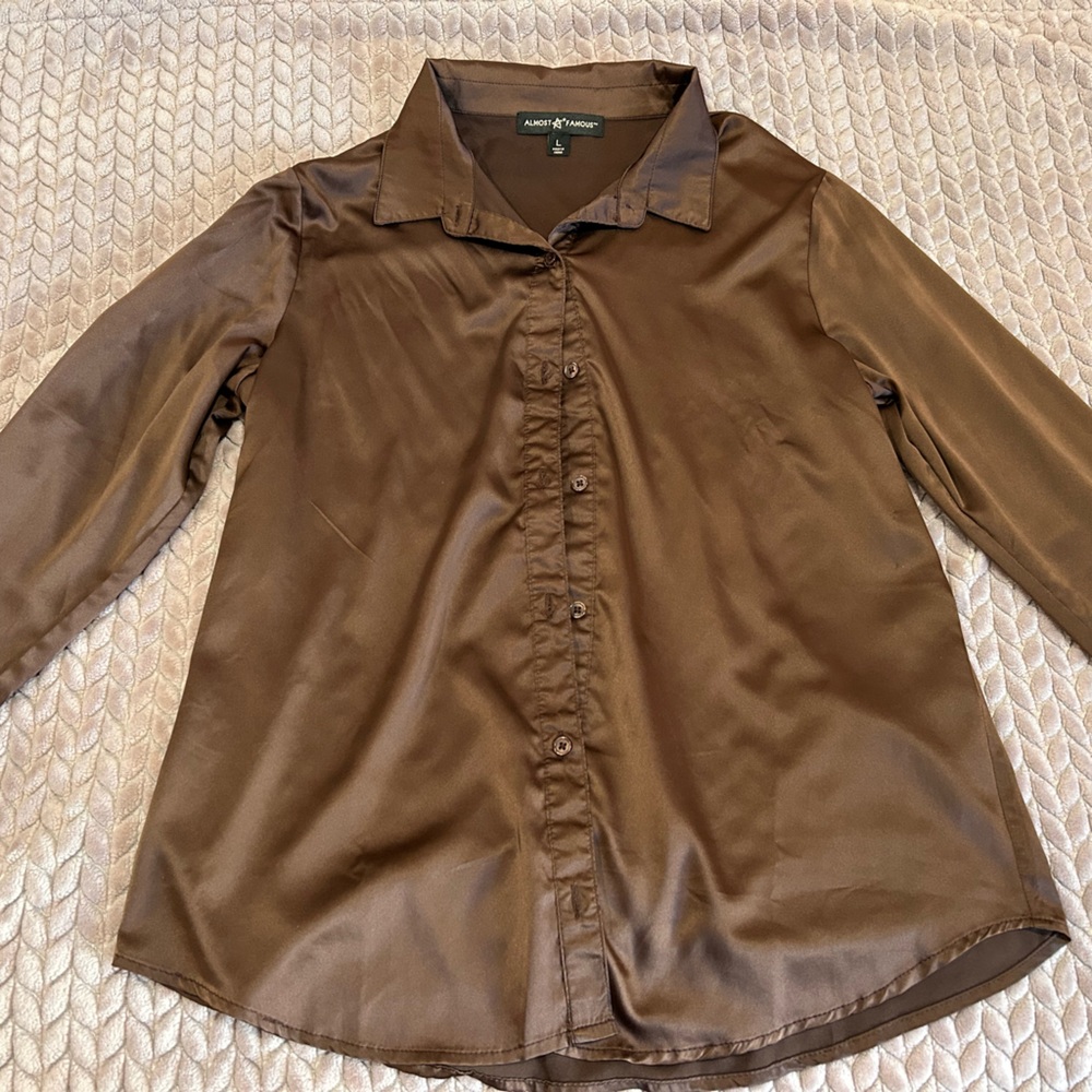 This shirt is new, it was used once, and in too teer conditionion!